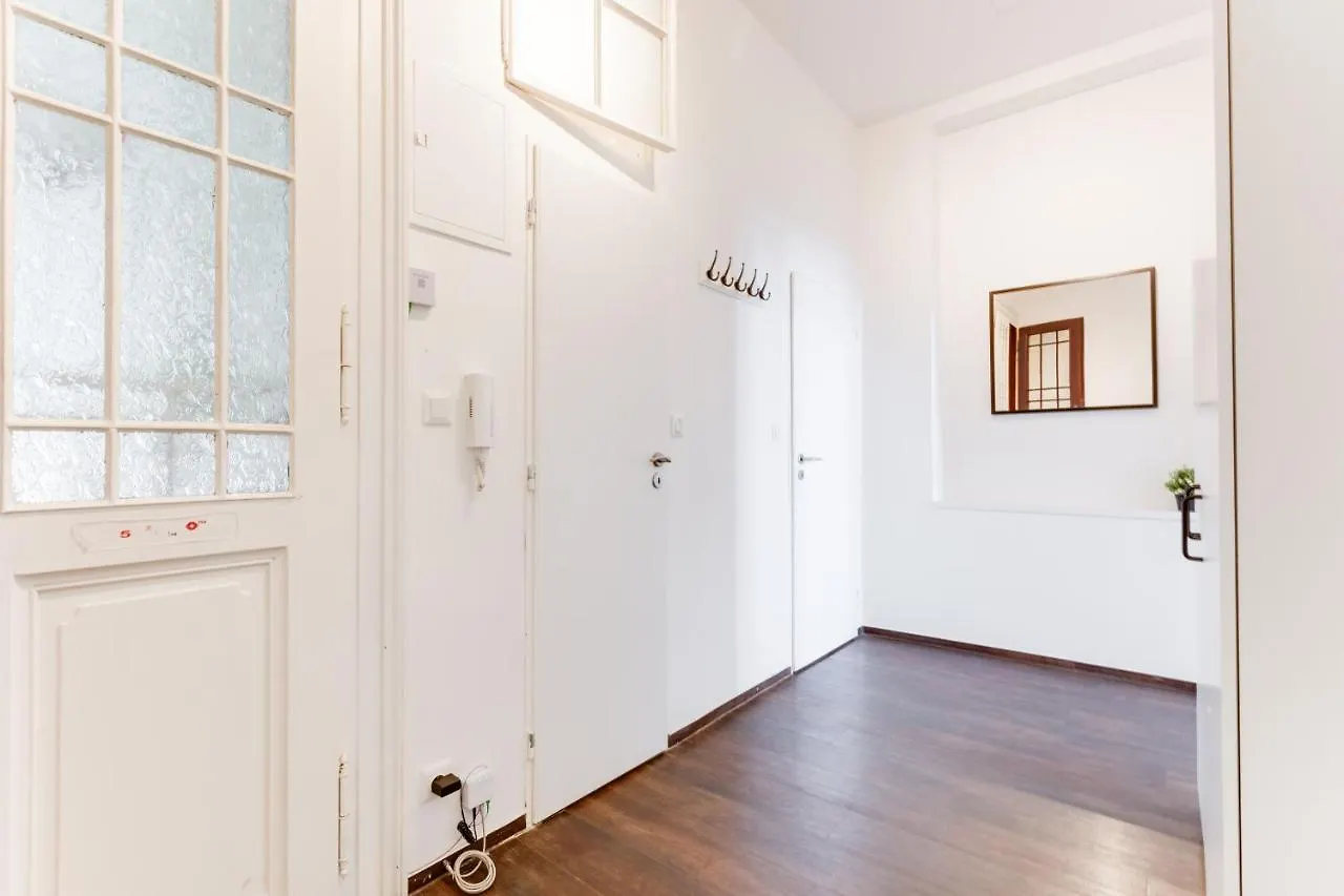 Cool & Charming Apt In City Center - Lub5 Praga Apartament