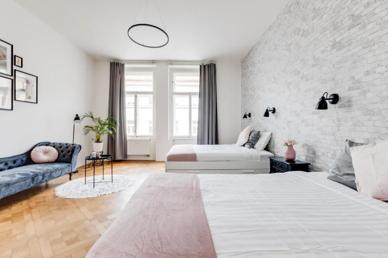 Cool & Charming Apt In City Center - Lub5 Praga Czechy