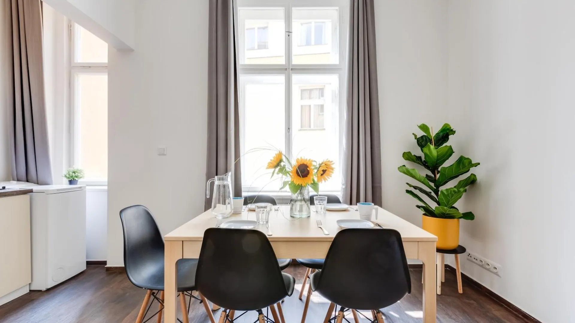Cool & Charming Apt In City Center - Lub5 Praga Czechy